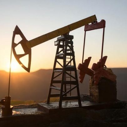EUA autorizam Irã a vender petróleo em dólares em concessão histórica