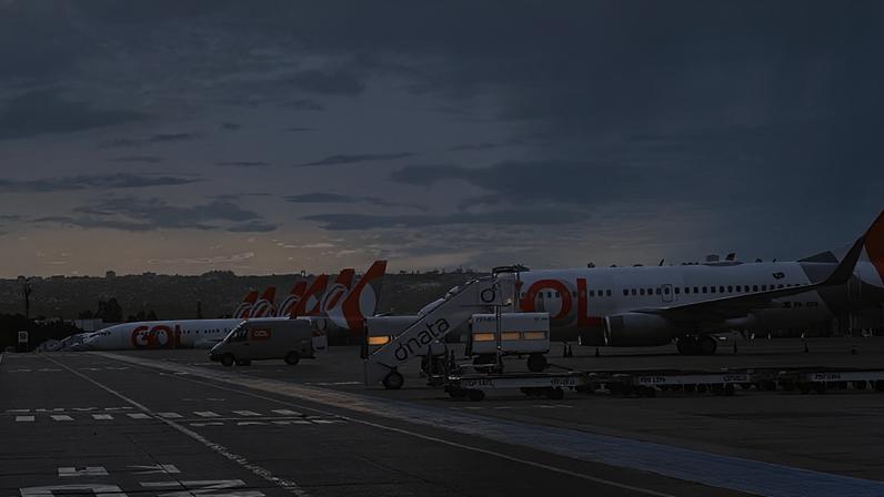 Aviões no pátio do Aeroporto Internacional de Brasília – Presidente Juscelino Kubitschek