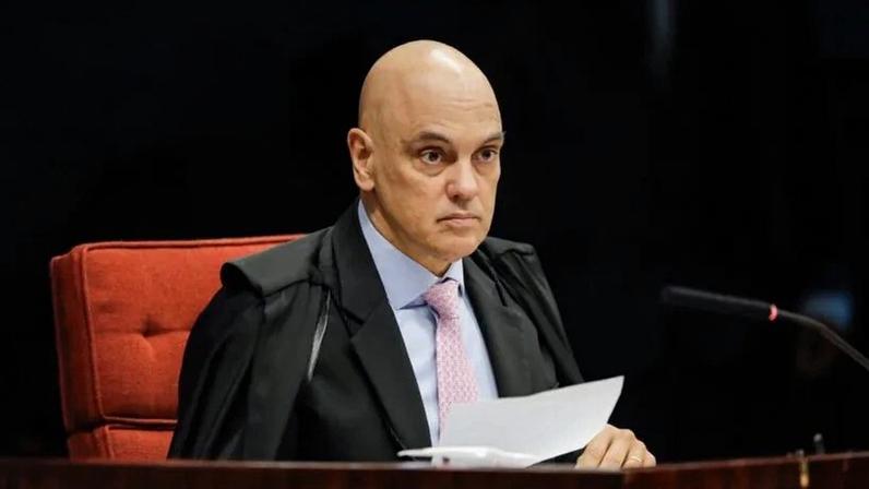 Moraes concede 5 dias à PGR para se posicionar sobre extinção de pena de Cid
