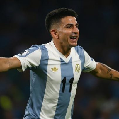 Almada cita Botafogo após vitória da Argentina e sinaliza possível retorno