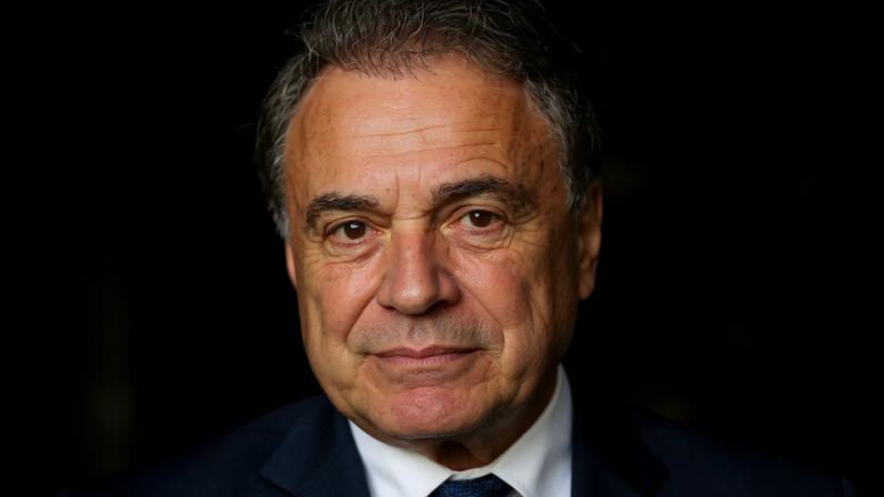 Alvaro Dias diz que candidatura ao Senado em 2026 dependerá das articulações para formar uma ampla aliança política no Paraná. (Foto: Jonathan Campos/Arquivo Gazeta do Povo)