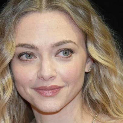 Amanda Seyfried emociona-se ao aprender tocar todo o álbum Blue de Joni Mitchell