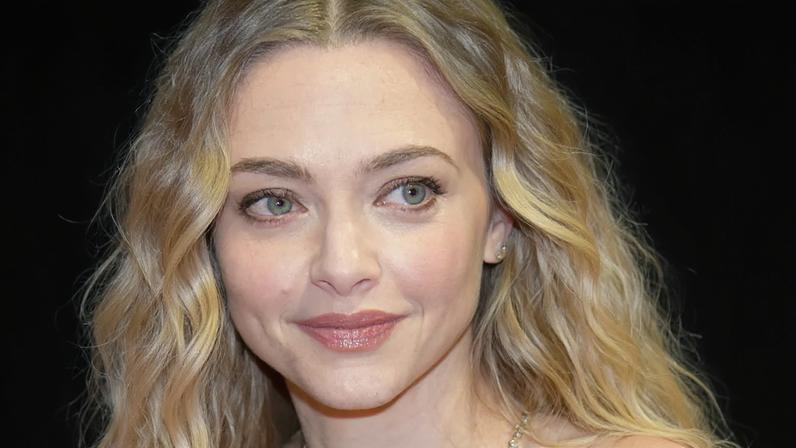 Amanda Seyfried emociona-se ao aprender tocar todo o álbum Blue de Joni Mitchell