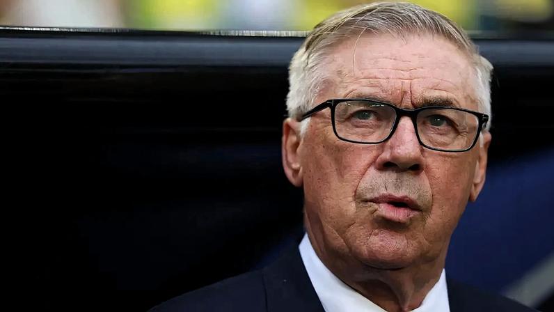 Ancelotti na partida entre Brasil e Escócia pela Copa do Mundo (Foto: PATRICIA DE MELO MOREIRA / AFP)