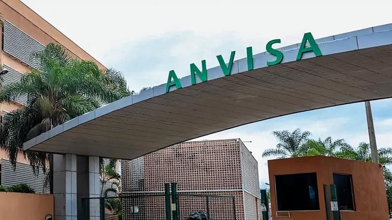 A agência orienta que, nos 2 casos, pacientes, hospitais, clínicas e distribuidoras devem verificar os lotes dos medicamentos antes do uso