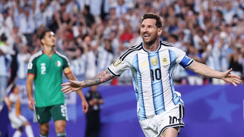 Messi faz três, iguala Klose e Argentina estreia com vitória na Copa