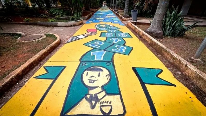 Ronaldo "Fênomeno" foi um dos retratados na arte desenhada na calçada