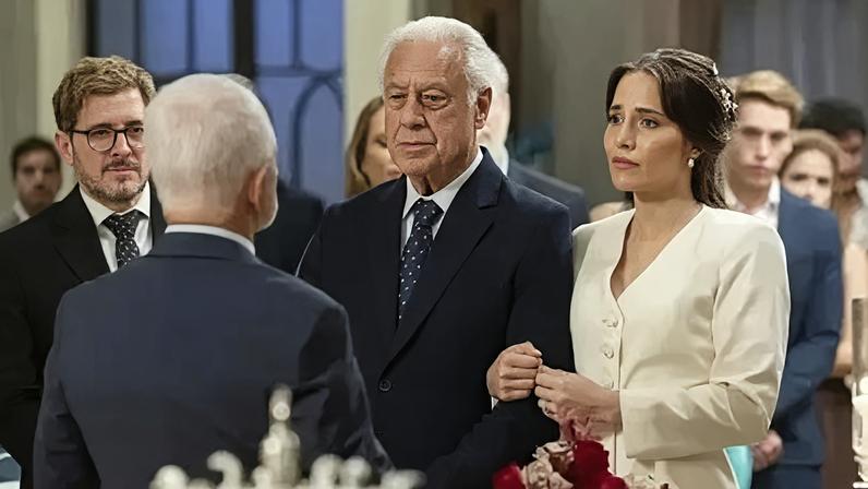 Arthur (Antonio Fagundes) será assassinado logo após se casar com a fisioterapeuta Adriana (Leticia Colin)