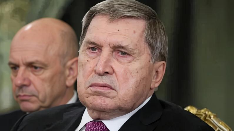Assessor russo Yuri Ushakov no Kremlin 3 de junho de 2026 REUTERS/Ramil Sitdikov