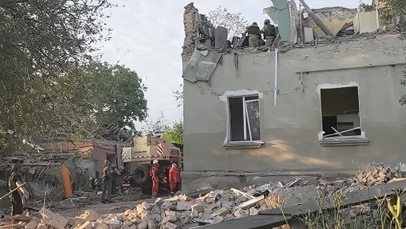 Ataque da Rússia atinge casa em Kharkiv