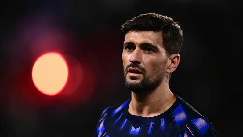 Arrascaeta sofreu a contusão na panturrilha já quando integrava o grupo da seleção uruguaia. Para acelerar a volta, o craque vem trabalhando sob as orientações do fisioterapeuta Laniyan Neves, do Flamengo, que foi chamado às pressas a fim de reforçar a comissão técnica do Uruguai.