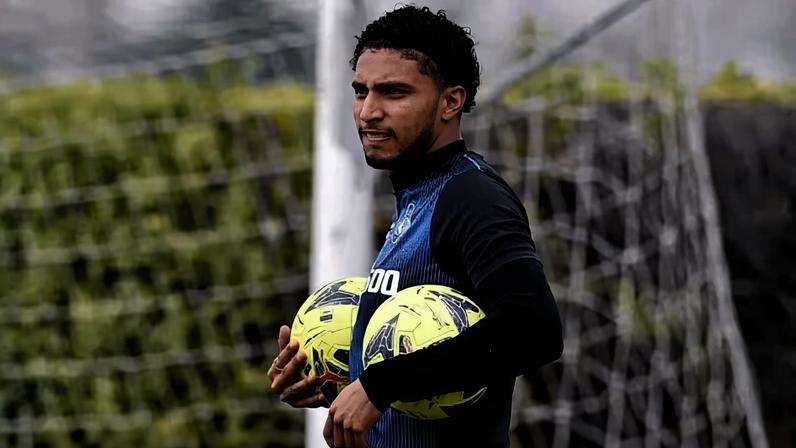 Ederson durante treino da Atalanta; jogador foi convocado por Ancelotti