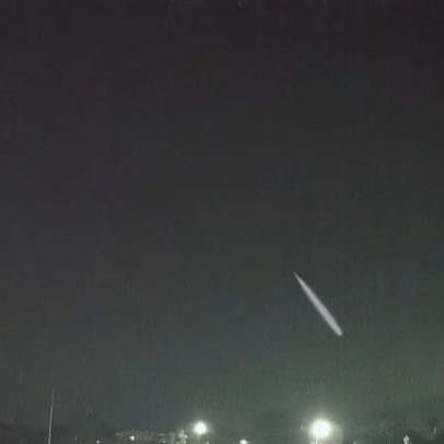 Dois meteoros bola de fogo iluminam o céu gaúcho em um dia