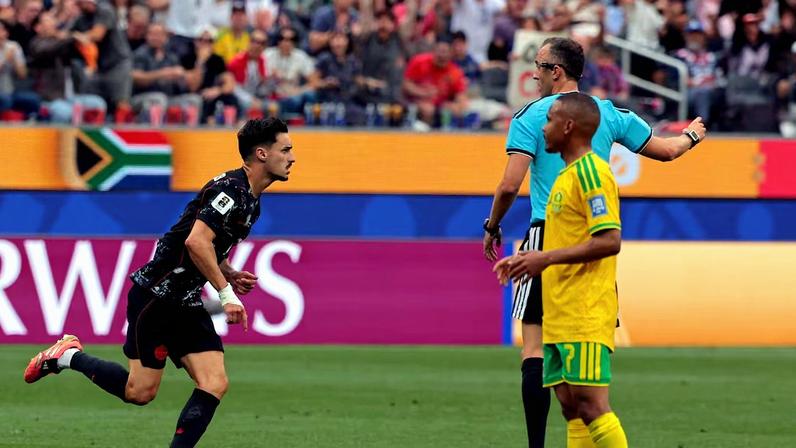 Seleção da América do Norte garantiu a vaga nas oitavas de final.