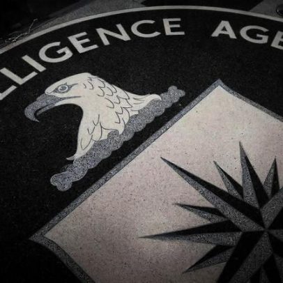 Funcionário da CIA é preso por espionagem falsa e ouro em casa