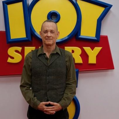 Tom Hanks comenta sigilo em Toy Story 5: eles não confiam em nós