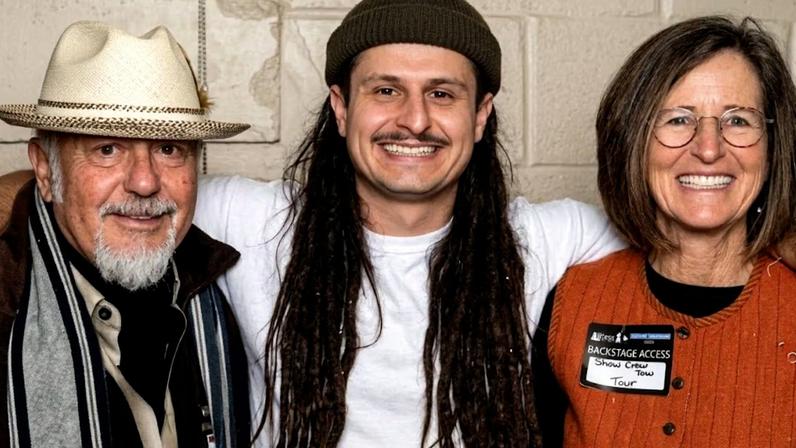 Pais de Oliver Tree se manifestam após morte do cantor no Rio