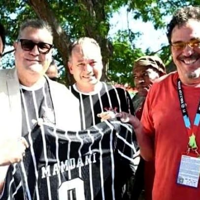 Prefeito de Nova York é homenageado pelo Corinthians por democracia corintiana