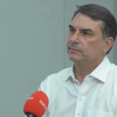 Flávio afirma que filme sobre o pai não é errado e sofre perseguição