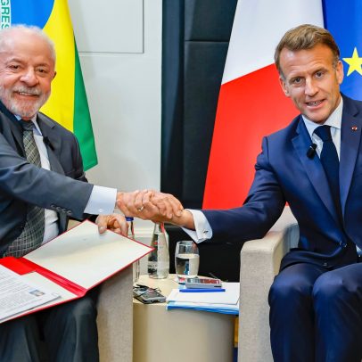 Lula encontra Macron na França e agradece convite para o G7