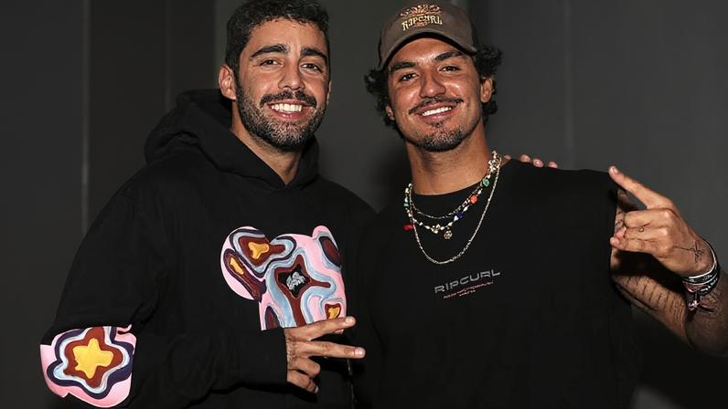 Pedro Scooby acompanha filho em competição de surf com Medina