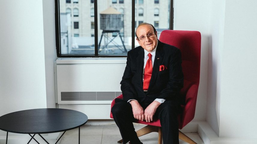 Clive Davis, um dos principais executivos da indústria musical, trabalhou com Whitney Houston, Aretha Franklin, Barry Manilow e dezenas de outros artistas importantes