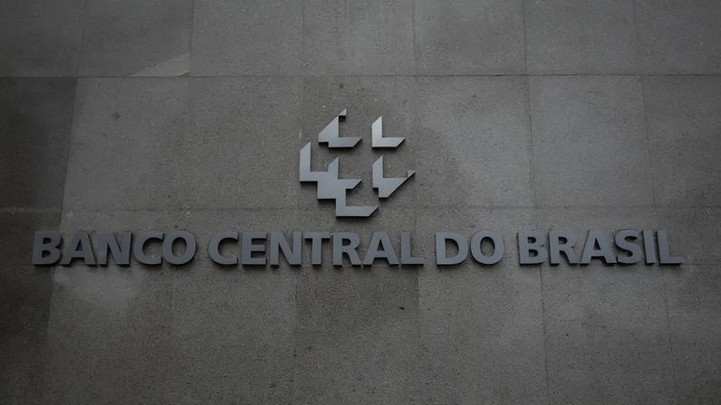 Boletim Focus, divulgado pelo Banco Central, elevou as estimativas para juros e inflação em 2026 e 2027
