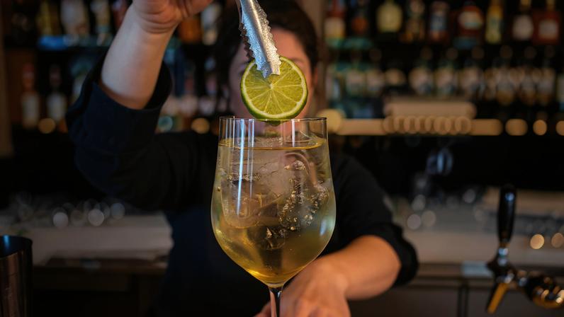 Os melhores drinks com 2 ingredientes, segundo bartenders