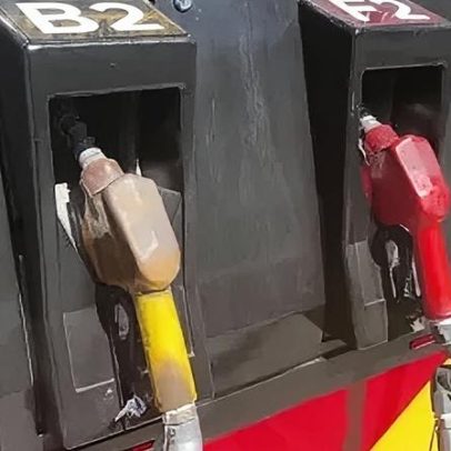 Bolivianos fazem filas em postos de gasolina durante estado de emergência