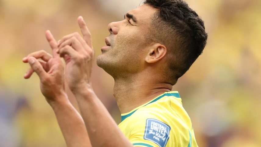 Brasil sofre, vira sobre o Japão no fim e avança na Copa