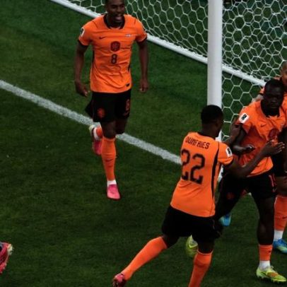 Holanda atinge 100 gols em Copas do Mundo com dois de Brobbey