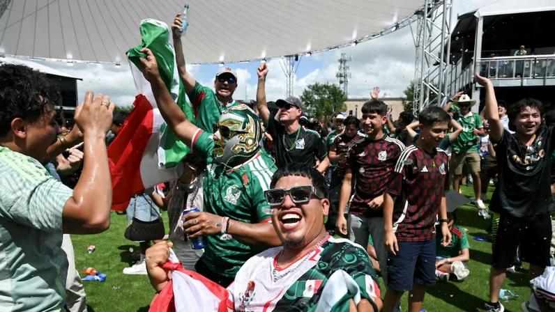 Fan Fest no centro de Houston reuniu torcedores que vibraram com vitória do México sobre a África do Sul.