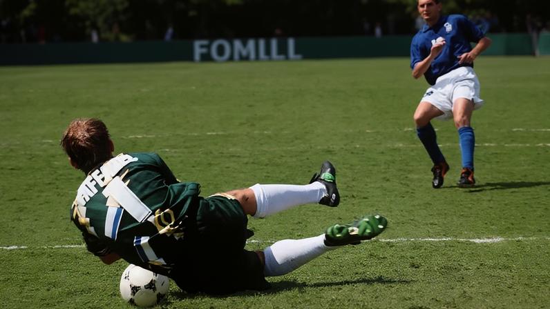 Goleiro Taffarel durante a disputa de pênaltis na final contra a Itália, na Copa do Mundo de 1994