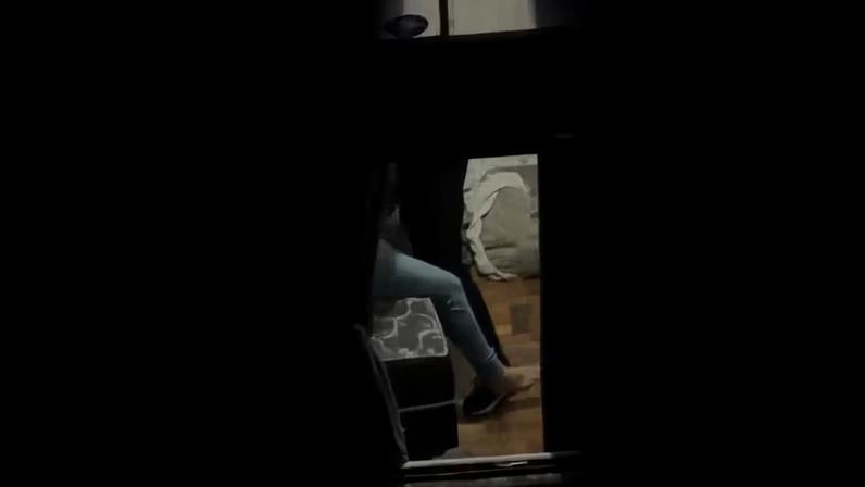 Moradora do prédio vizinho filmou parte da ocorrência e acionou a polícia