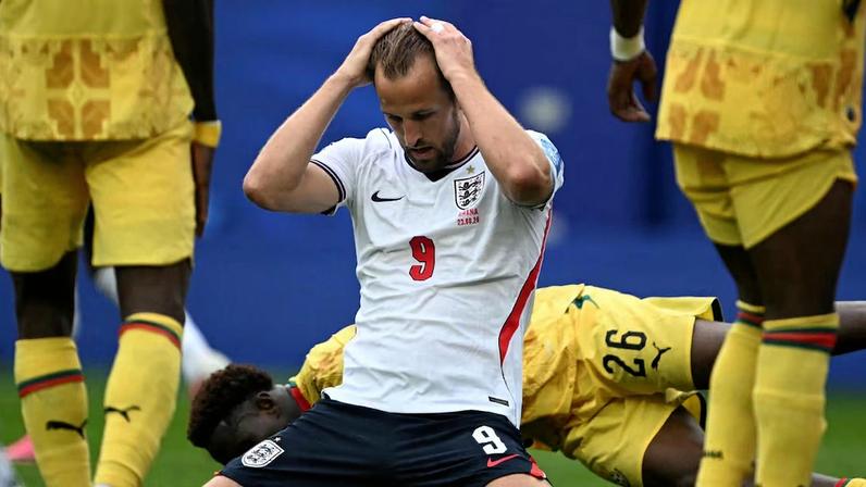 Partida termina sem nenhuma das seleções balançar a rede; astro inglês isola bola na reta final