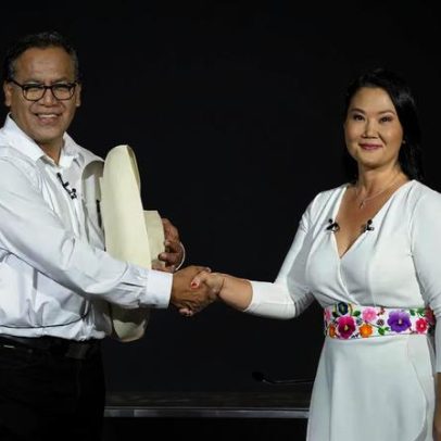 Peru escolhe novo presidente em duelo entre herdeiros de autocrata e golpista