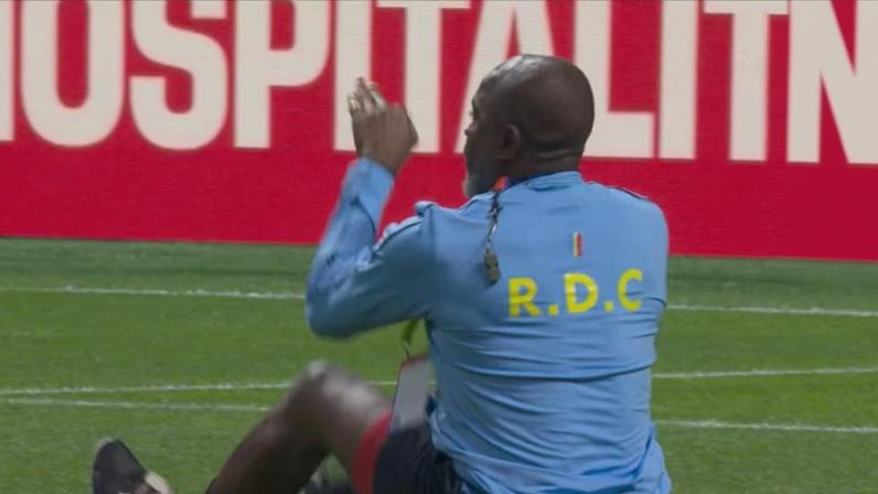 Kidiaba celebra classificação inédita da RD Congo com sua tradicional dança
