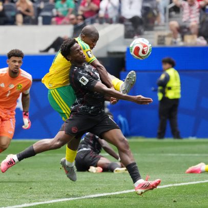 Canadá vence África do Sul no fim e avança às oitavas da Copa