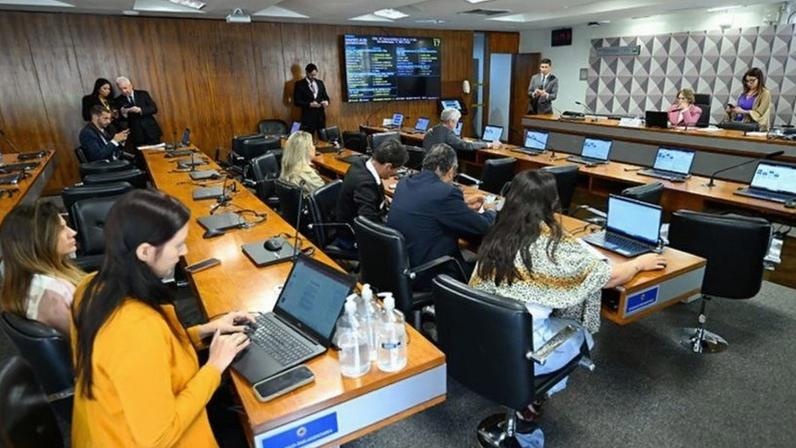 CDH aprova sugestão que proíbe obrigatoriedade de vacinação contra a Covid