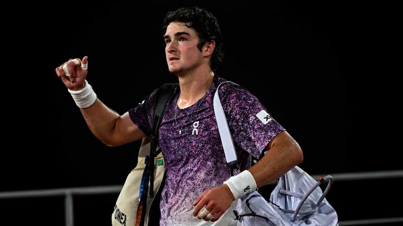 ‘Estragou a festa brasileira’: imprensa mundial repercute derrota de João Fonseca em Roland Garros