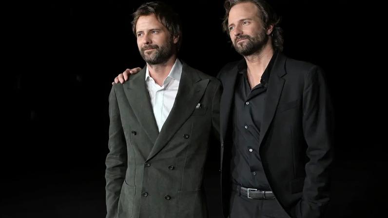 Os irmãos Ross (à direita) Matt (à esquerda) Duffer na premere da temporada final de Stranger Things