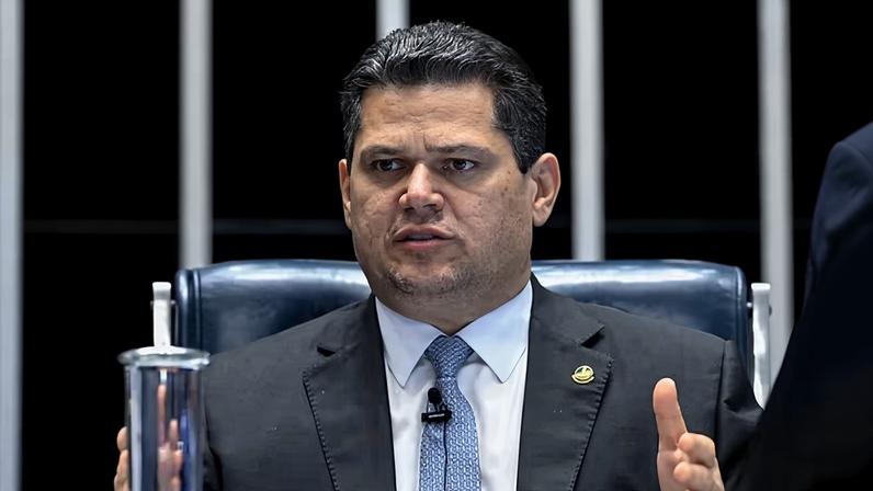 Alcolumbre afastou possibilidade de avançar com CPI do Master