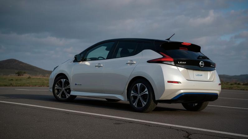 Carros eletrificados desvalorizaram mais de 50% no Brasil, aponta levantamento