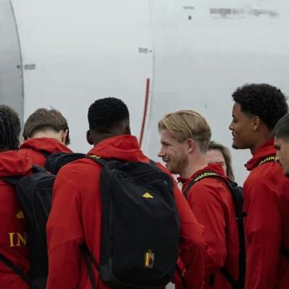Seleção belga passa por revista rigorosa na pista de Atlanta a caminho da Copa