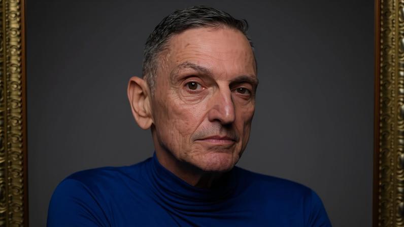 Paulo Miklos lança disco de versões