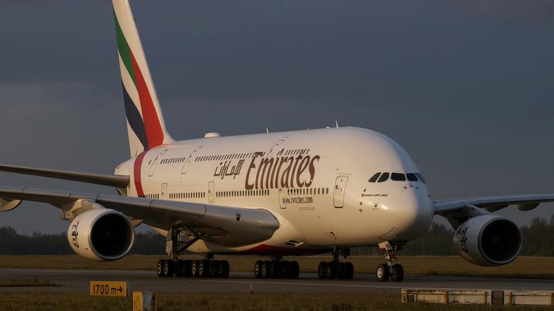 Emirates é a maior operadora do A380, modelo que passará por inspeção