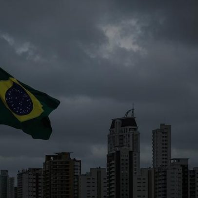 Oxford Economics aponta buracos fiscais e riscos de dívida no Brasil