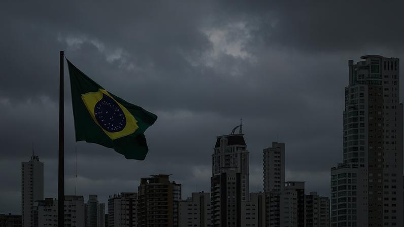 Superávit primário necessário para estabilizar a dívida está próximo do limiar de 3% do PIB, o nível mais elevado entre as principais economias incluídas na amostra.
