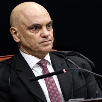 Moraes envia a Fachin pedido para investigar Bolsonaro e filhos por Dark Horse