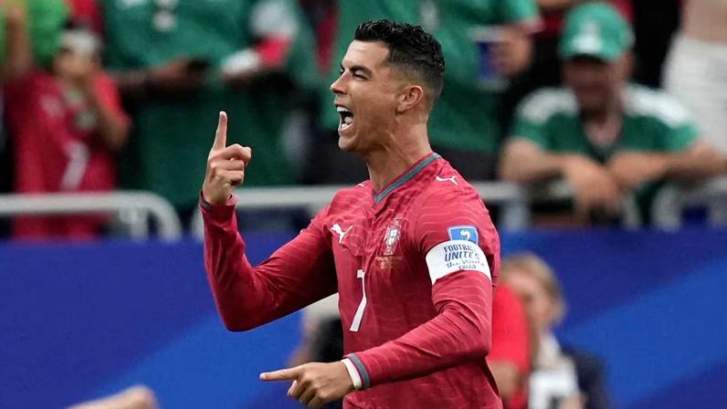 Cristiano Ronaldo marcou dois gols na goleada de 5 a 0 de Portugal sobre o Uzbequistão, pela segunda rodada da Copa do Mundo.